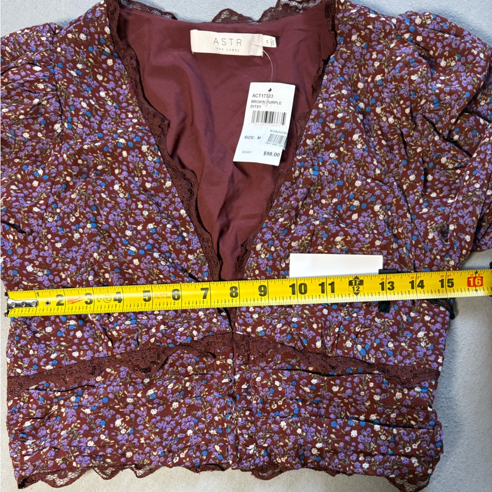 ASTR The Label NWT Brown and Purple Floral Top Size M - Picture 7 of 12